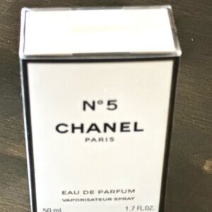 CHANEL No. 5 Eau de Parfum